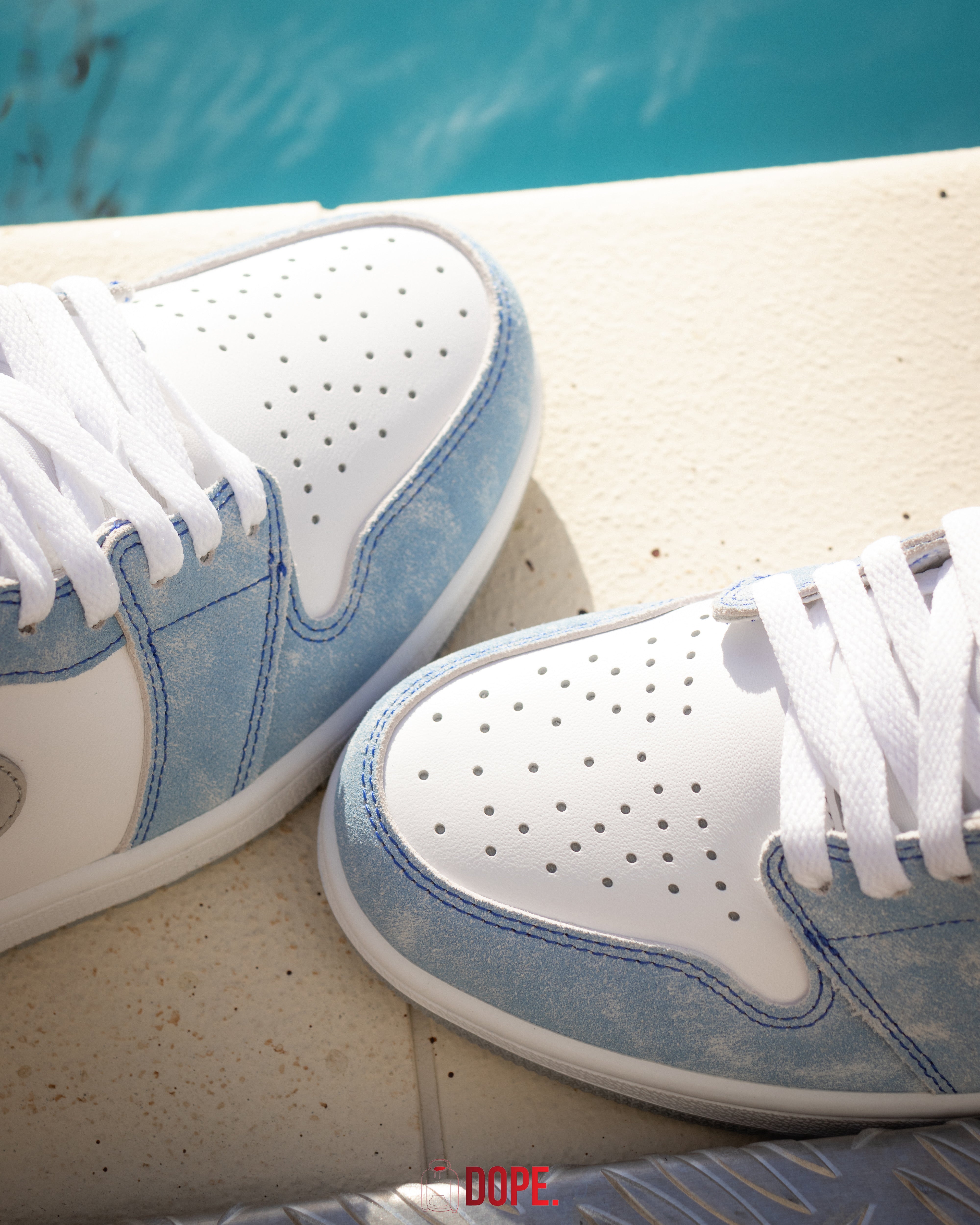 Jordan 1 Retro High Hyper Royal Smoke Grey