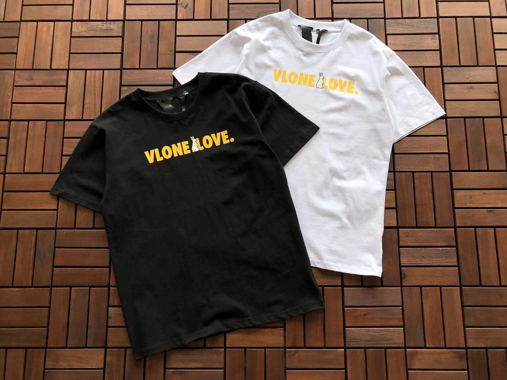 T-Shirt VLone Love.