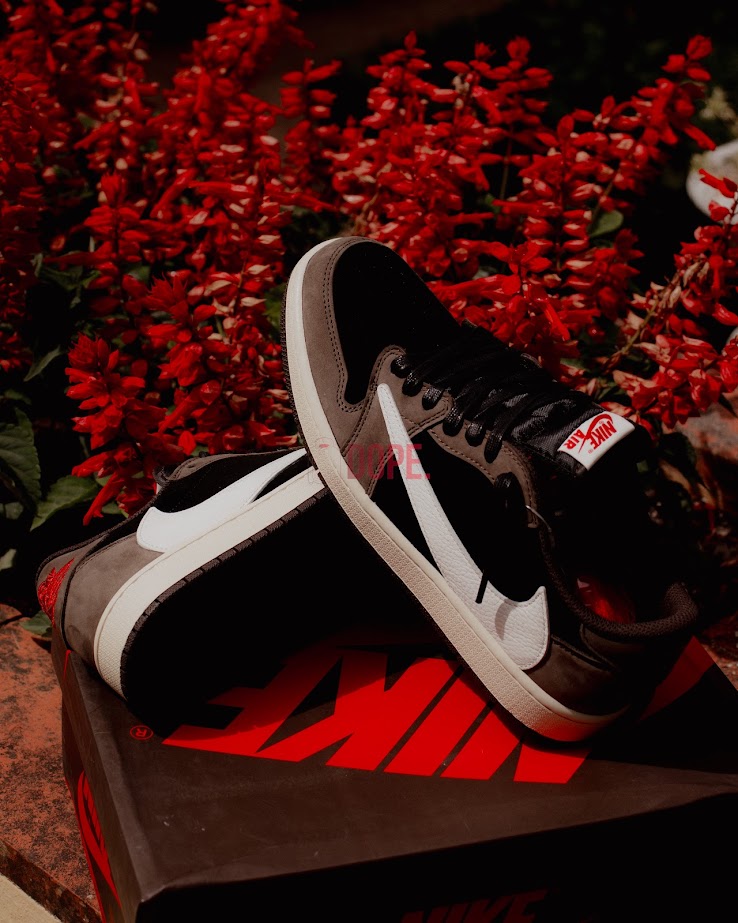Jordan 1 Retro Low OG SP Travis Scott Mocha