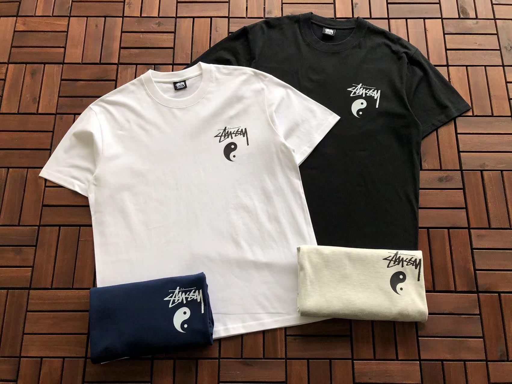 T-Shirt Stussy