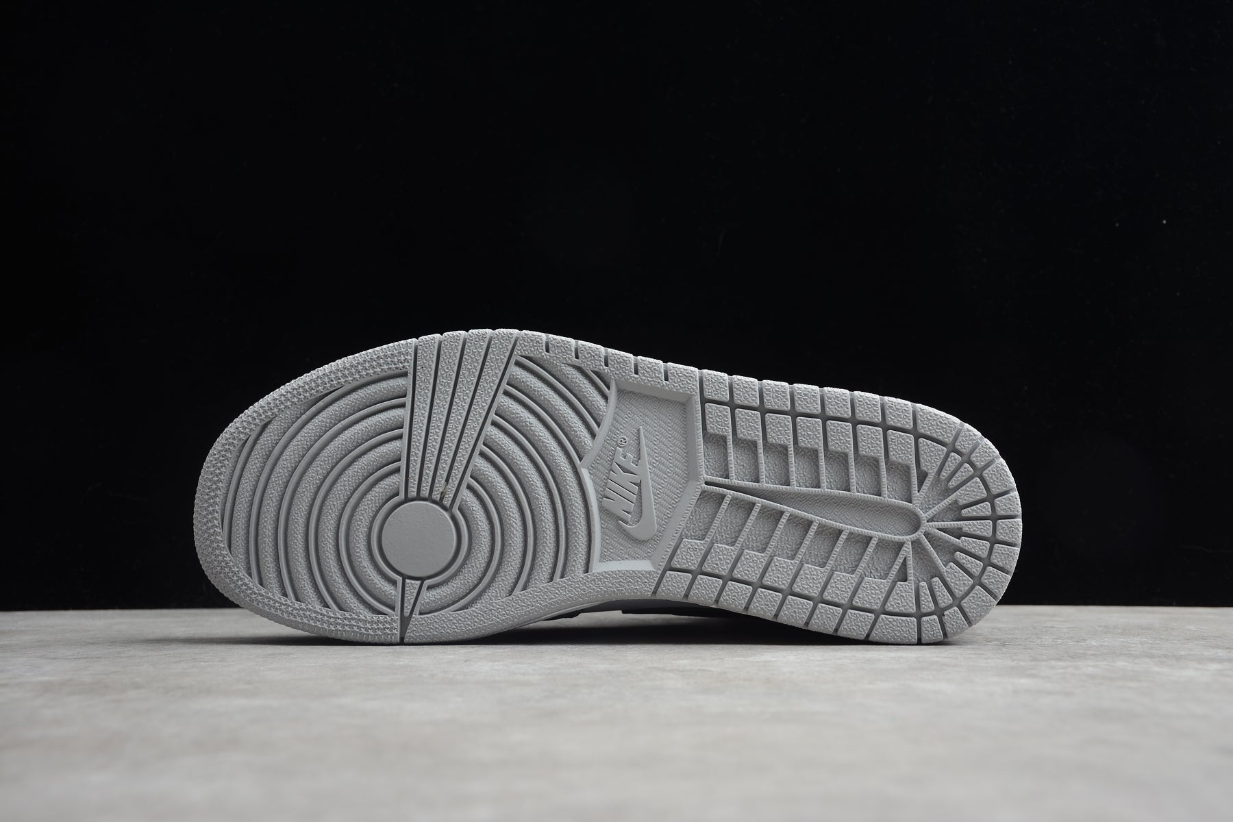 Jordan 1 Mid Light Smoke Grey
