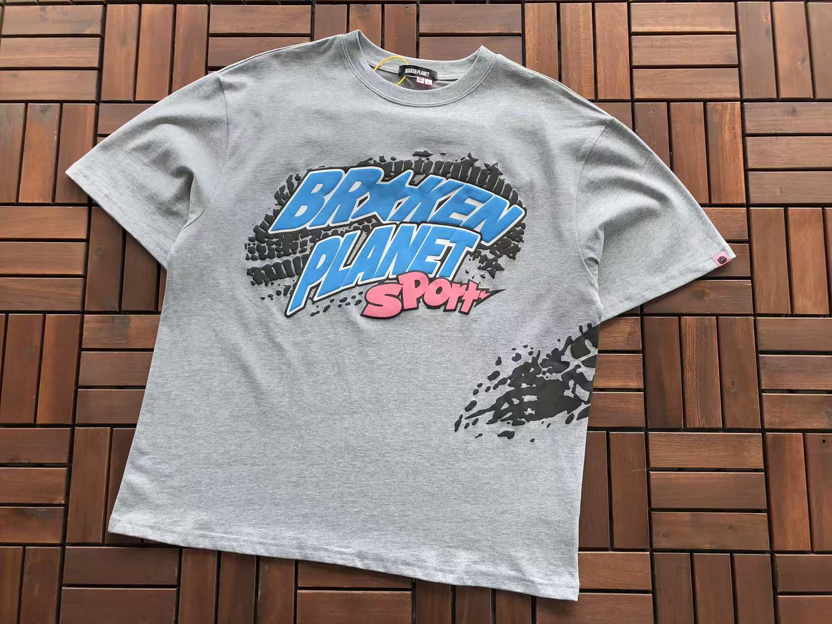 T-Shirt Broken Planet