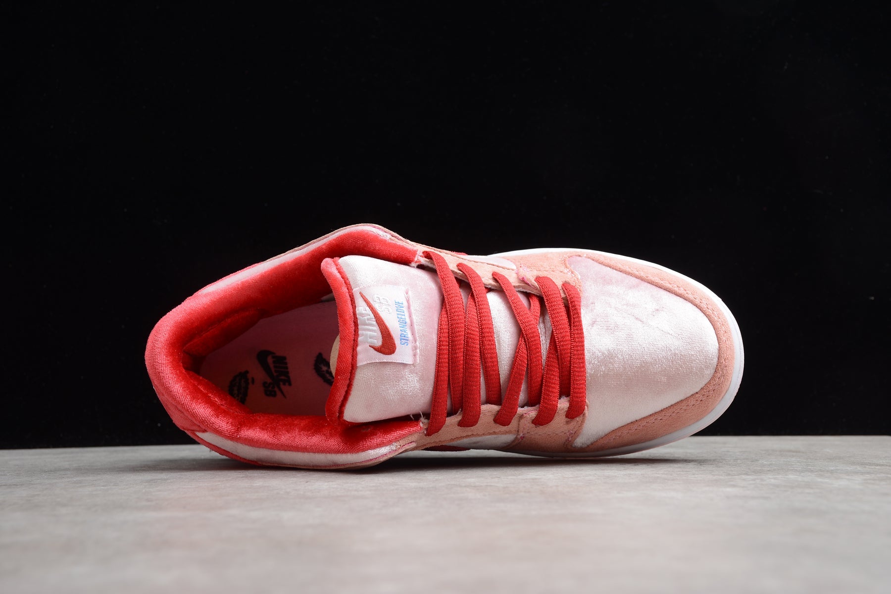 Nike Dunk SB StrangeLove Skateboards