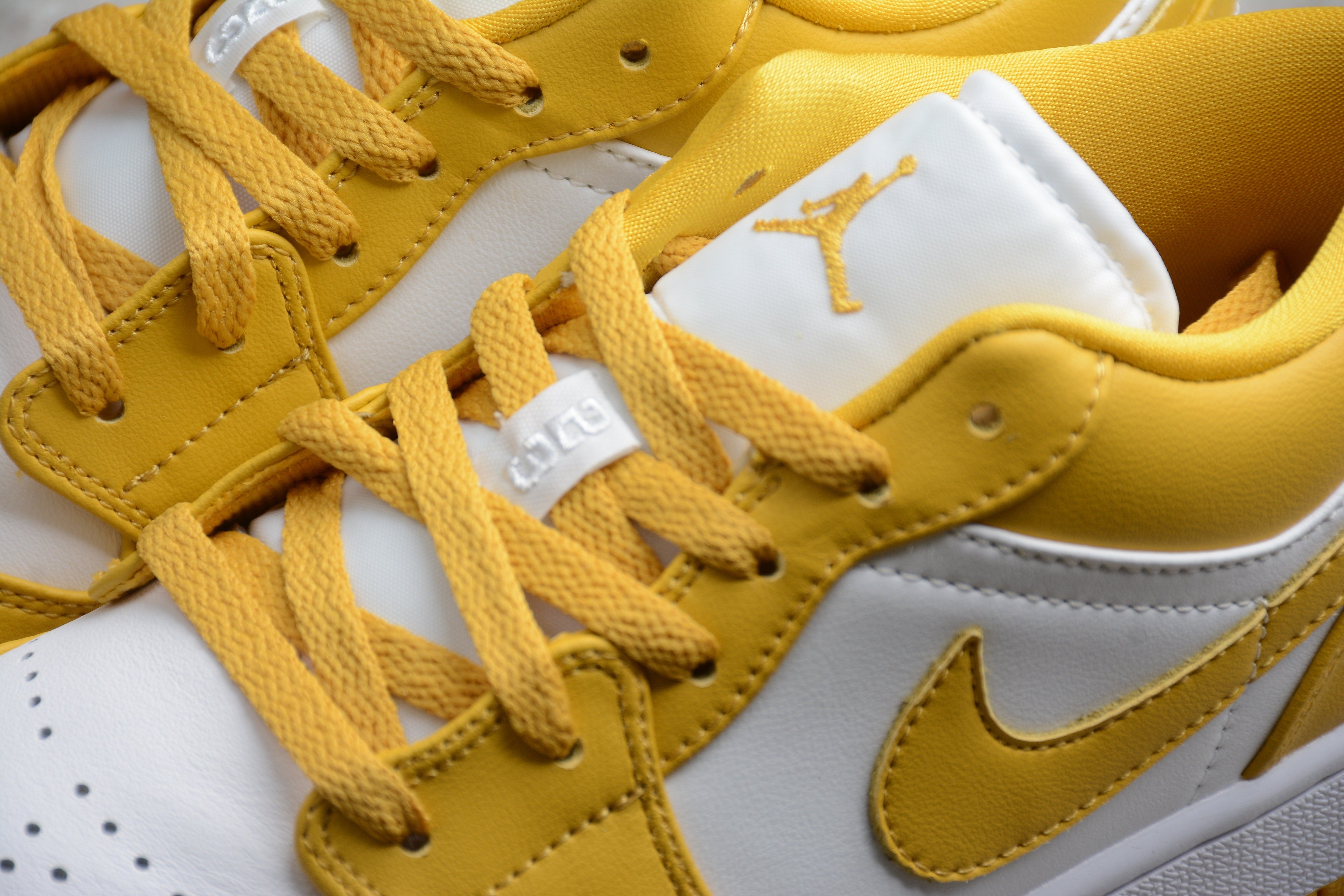 Jordan 1 Low Pollen