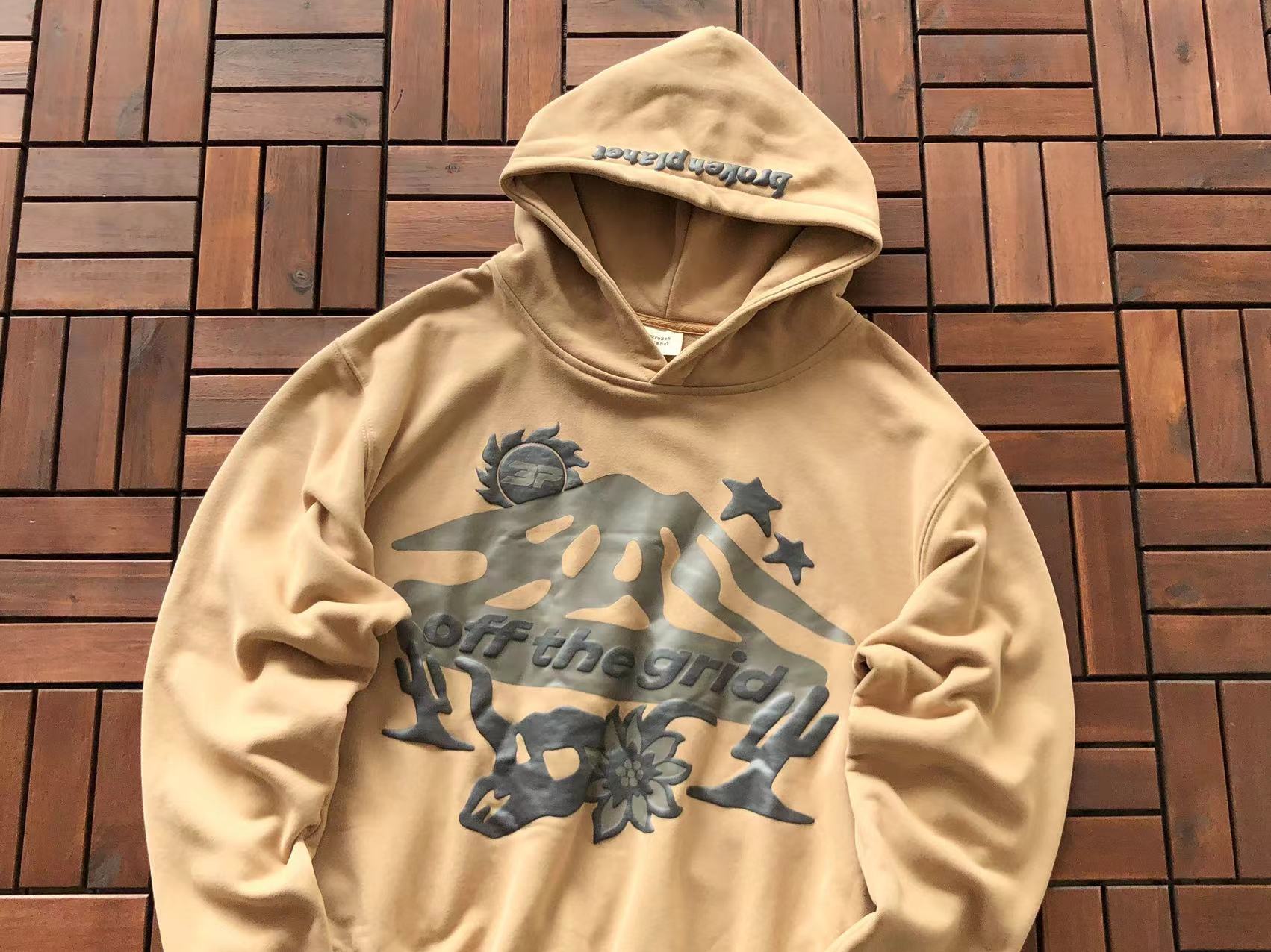 Broken Planet Hoodie "off the grid"
