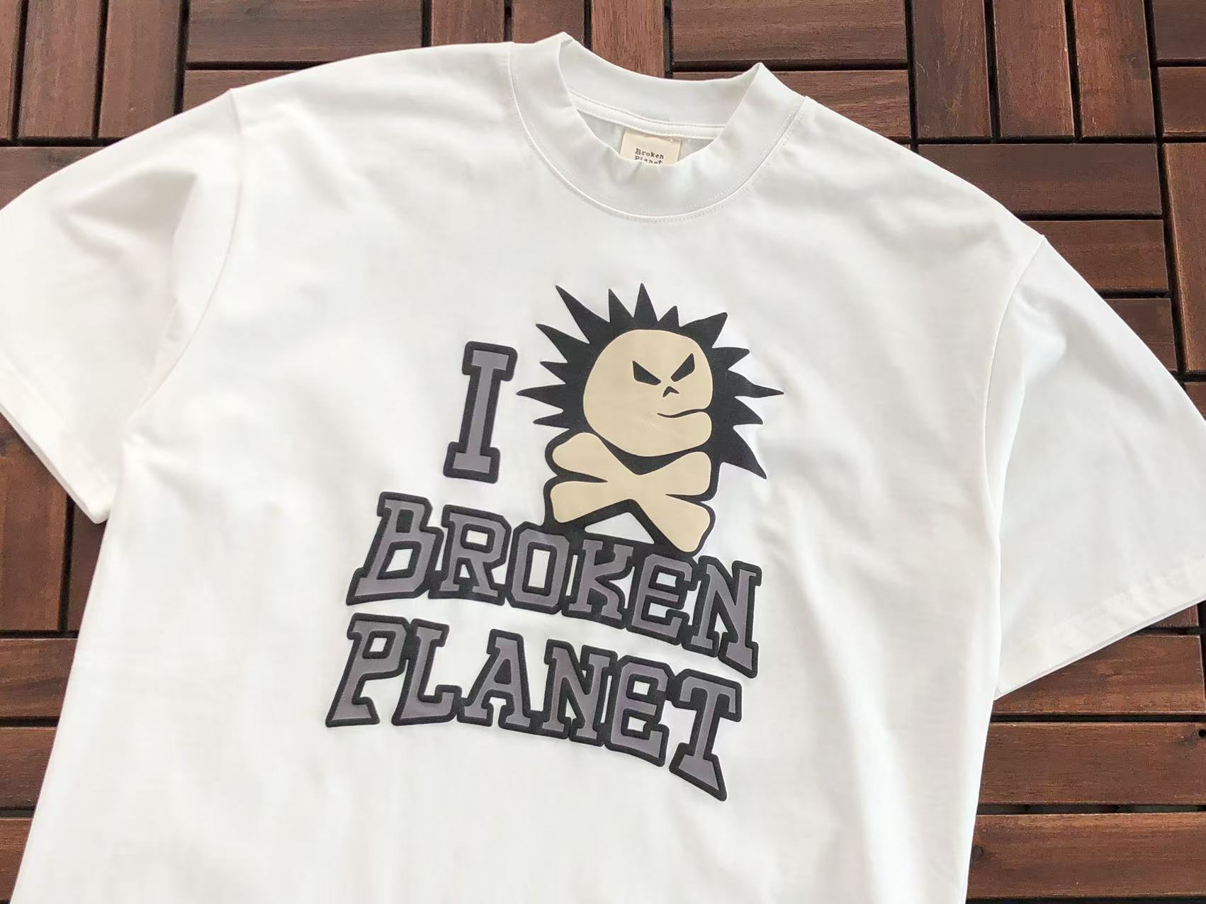 T-Shirt Broken Planet