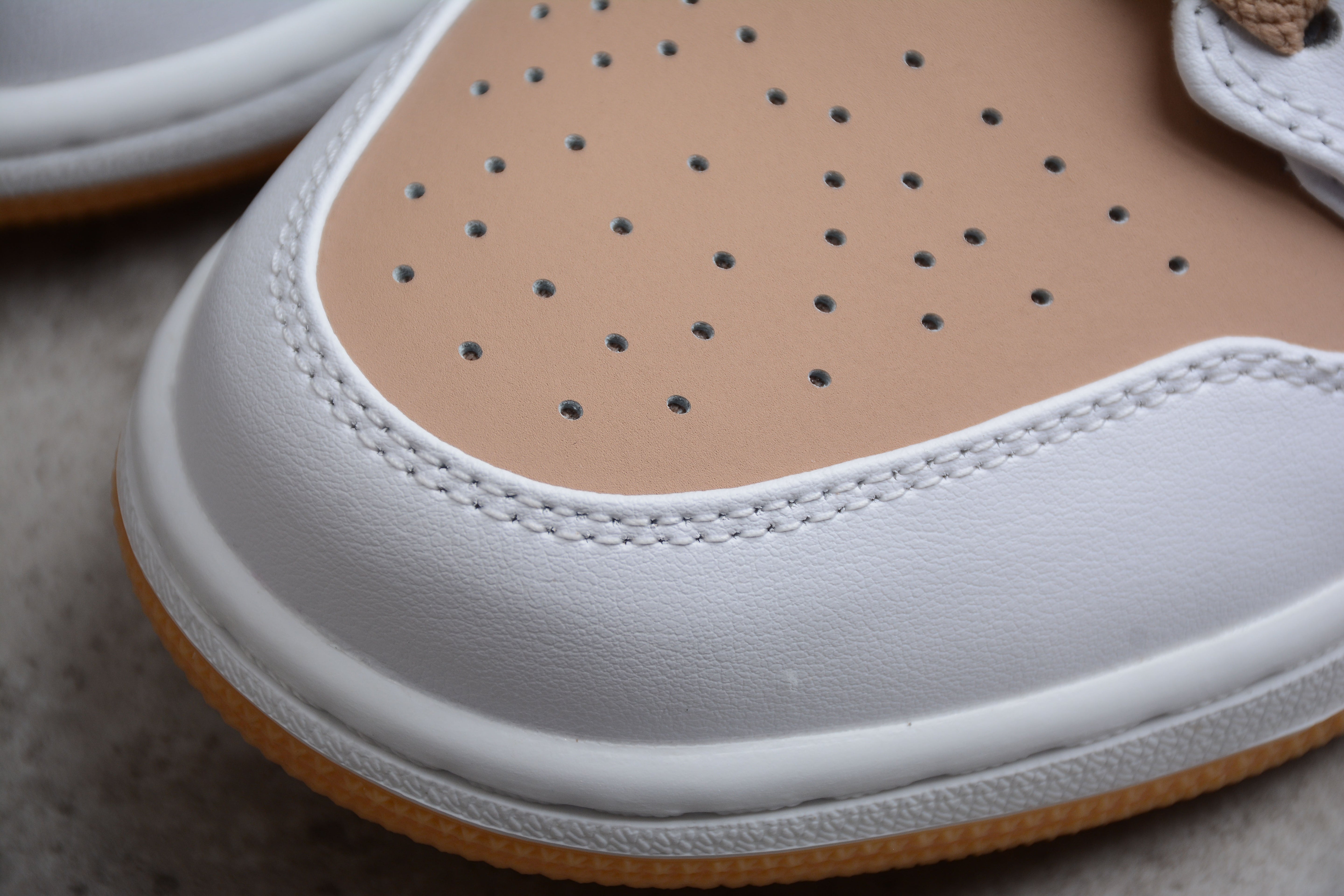 Jordan 1 Low Gum White