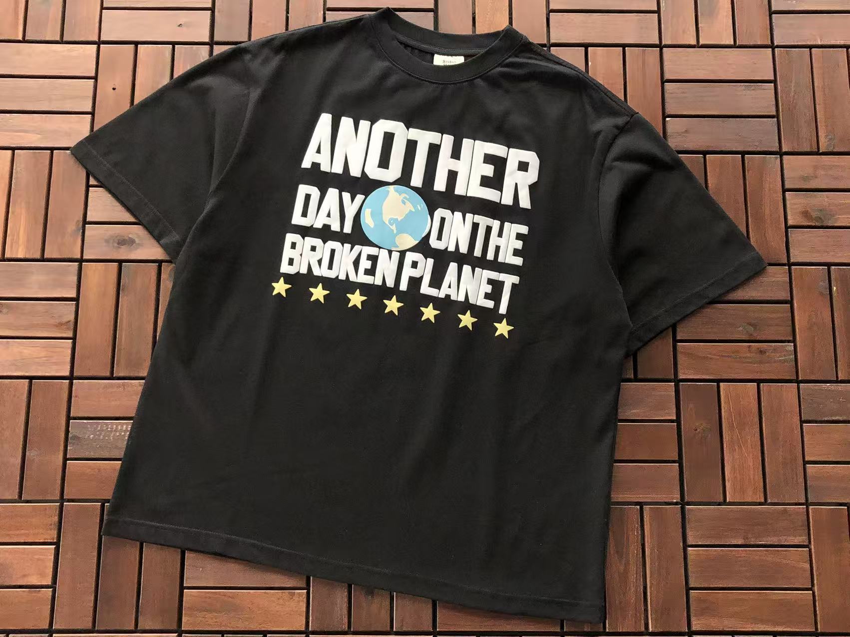 T-Shirt Broken Planet