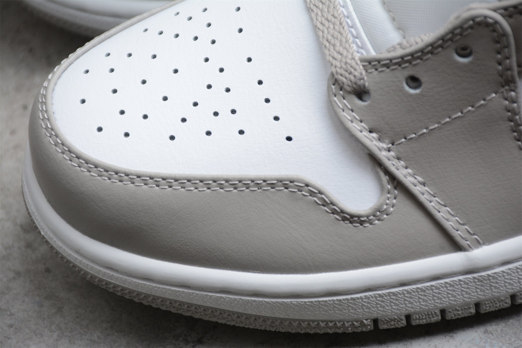 Jordan 1 Mid Linen