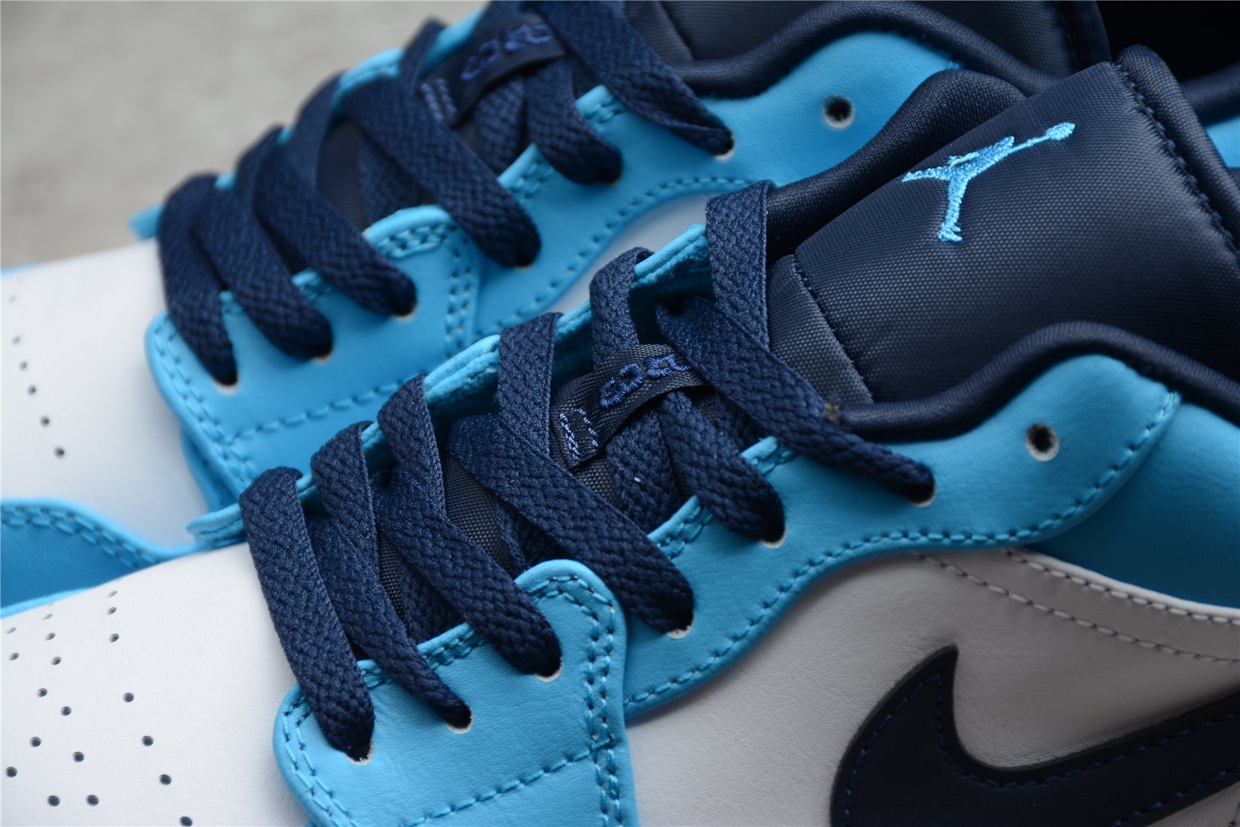 Jordan 1 Low UNC
