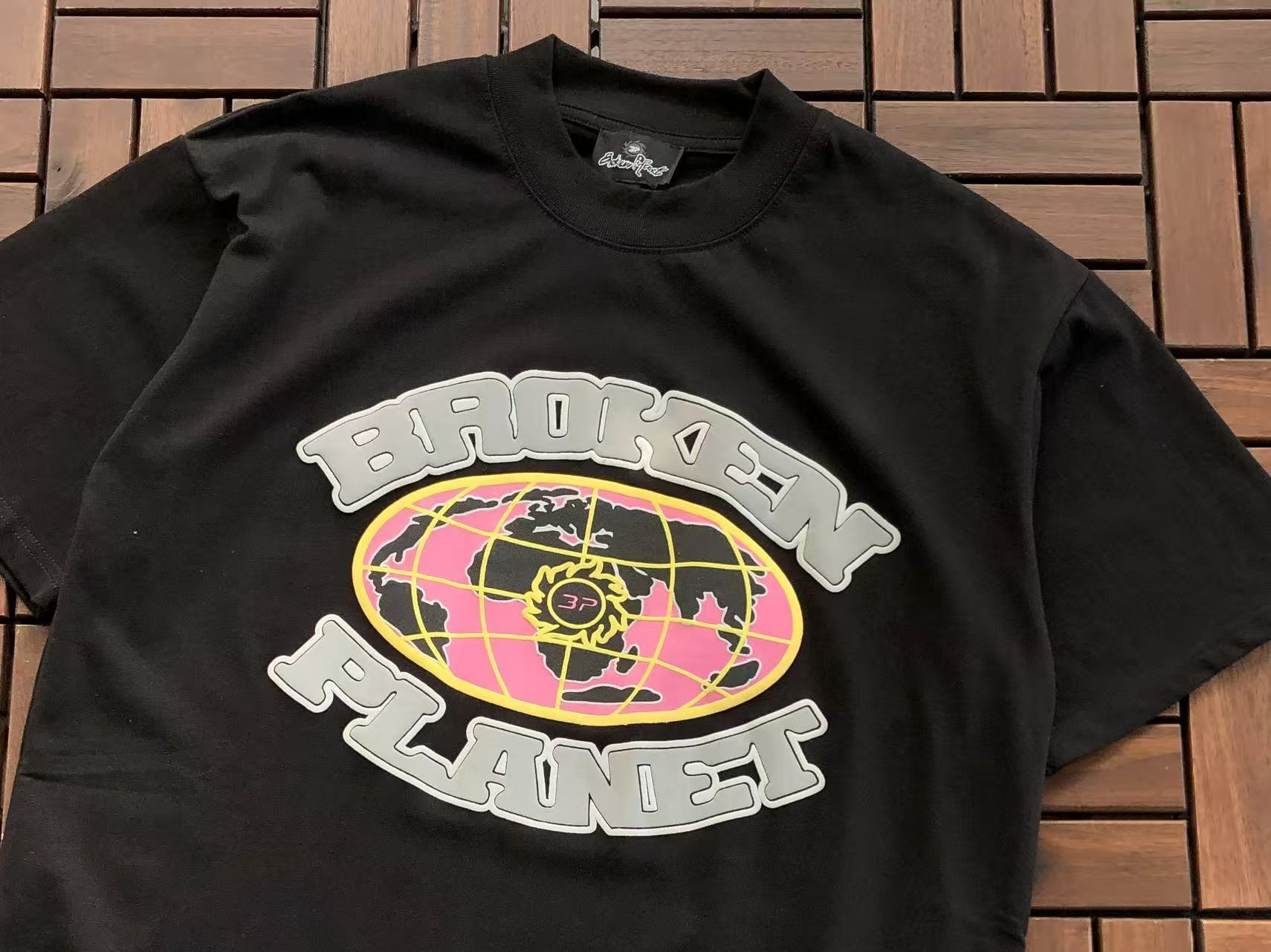 T-Shirt Broken Planet